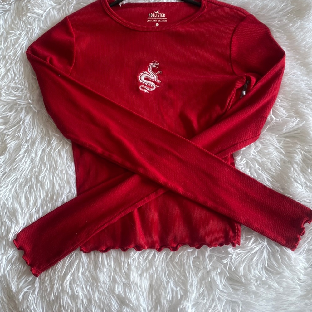 Hollister “must have collection” long sleeve cropped tee